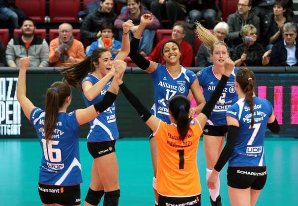 14.01.2017, Deutschland, Stuttgart, Volleyball Bundesliga Damen 14 Spieltag,Saison 2016 2017 Allianz MTV Stuttgart vs. Köpenicker SC Berlin: Jubel nach dem 3:1 Sieg v.l. Michaela Mlejnkova, Valerie Nichol, Wanna Buakaew, Nia Grant, Renata Sandor, Deborah van Daelen (alle MTV)