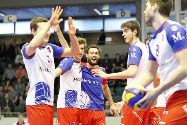Volleyball Hessen - 1. Bundesliga Männer 15.01.2017 United Volleys Rheinmain (ws) - Solingen Volleys (blau) v.l. Jan Zimmermann (RheinMain 17), Peter Wolf (RheinMain 14), Florian Ringseis (RheinMain 1), Tobias Krick (RheinMain 11), Jan Klobucar (RheinMain 8) United Volleys Rheinmain - Solingen Volleys
