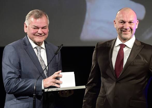 Die Preisverleihung Trainer des Jahres 2016, organisiert vom Tschechischen Olympischen Komitee, in Zusammenarbeit mit der Union COV der Profi-Trainer am 16. Januar in Prag. Vladimir Vujtek, his son Vladimir. CTKPhotoP201701160930501 