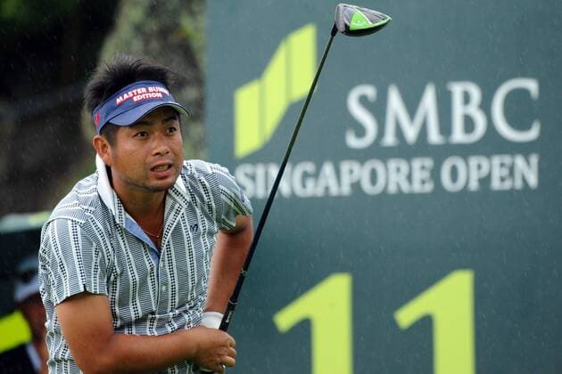 (170120) -- SINGAPORE, Jan. 20, 2017 -- Yuta Ikeda of Japan watches his tee shot during the SMBC Singapore Open at Singapore s Sentosa Golf Club, Jan. 20, 2017. ) (SP)SINGAPORE-GOLF-SMBC SINGAPORE OPEN ThenxChihxWey 