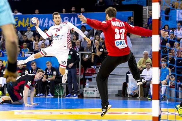 Themen der Woche - SPORT Bilder des Tages - SPORT Manuel Strlek (Nr. 26, Kroatien) gegen Andreas Wolff (Nr. 33, Deutschland). Deutschland vs. Kroatien, Preliminary Round, 25th IHF Mens World Championship WM Weltmeisterschaft Handball, 20.01.17 Rouen Seine-Maritime France Kindarena Copyright: xAgentur54Gradx xFelixxKoenigx