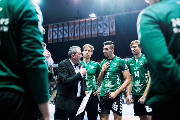 Berlin, Deutschland, 22.01.2017: Volleyball Bundesliga Saison 2016 2017 - Berlin Recycling Volleys - Netzhoppers KW Bestensee. Mirko Culic (Netzhoppers)
