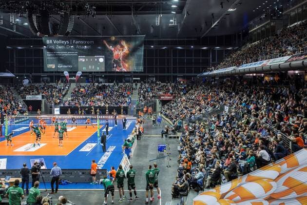Berlin, Deutschland, 22.01.2017: Volleyball Bundesliga Saison 2016 2017 - Berlin Recycling Volleys - Netzhoppers KW Bestensee. Übersicht, Uebersicht, Totale Max-Schmeling-Halle