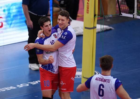 Volleyball 1. Bundesliga Saison 2016 2017 22.01.2017 TV Rottenburg - United Volleys Rhein Main Jubel United Volleys Rhein Main; Moritz Reichert (li) umarmt von Lukas Bauer (Mitte) 