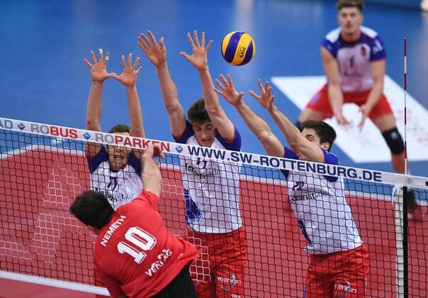 Volleyball 1. Bundesliga Saison 2016 2017 22.01.2017 TV Rottenburg - United Volleys Rhein Main Block United Volleys Rhein Main; Jan Zimmermann, Tobias Krick und MoritzReichert (hinten v.li.) gegen Ferenc Nemeth (unten Nr. 10 TV Rottenburg) 
