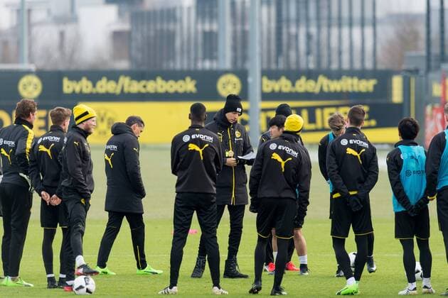 Dortmund, Germany 25.01.2017, Training BV Borussia Dortmund, BVB, Trainer Thomas Tuchel (BVB) spricht zur mannschaft ( DeFodi001