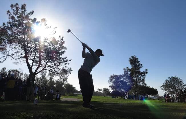 Bilder des Tages - SPORT January 25, 2017 - San Diego, CA, USA - Tiger Woods tees off on the 9th hole of the north course at Torrey Pines Golf Course in San Diego during the Pro-Am of the Farmers Insurance Open on Wednesday, Jan. 25, 2017. Farmers Insurance Pro-Am - ZUMAs44_ 76596832st Copyright: xK.C.xAlfredx