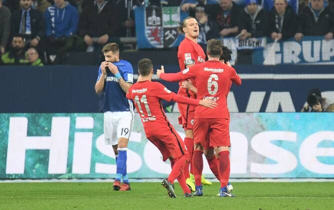 27.01.2017, xblx, Fussball 1.Bundesliga, Schalke 04 - Eintracht Frankfurt, emspor , v.l. Alexander Meier (Eintracht Frankfurt), Goal scored, Tor zum 0:1, celebrate the goal, Torjubel Gelsenkirchen