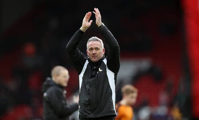Fußball, Trainerhistorie Wolverhampton Wanderers von 1877 bis heute Football - 2016 2017 FA Cup - Fourth Round: Liverpool vs. Wolverhampton Wanderers Wolverhampton Wanderers manager Paul Lambert celebrates after the match at Anfield. COLORSPORT LYNNE CAMERON 