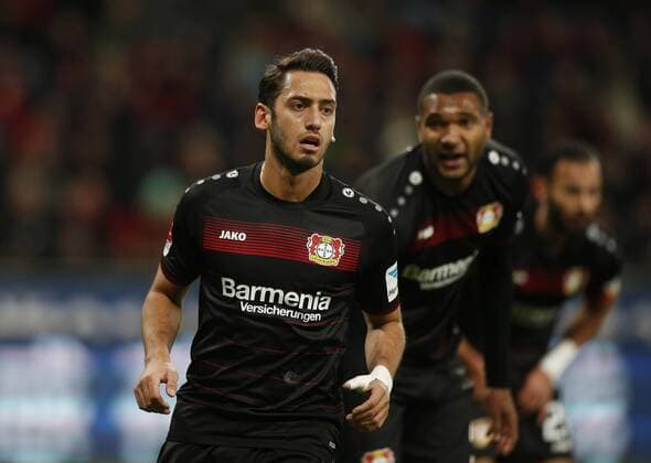 Leverkusen, Deutschland, 1. Fußball- BL, Spieltag 18, Bayer Leverkusen- Borussia Mönchengladbach 2-3 am 28.01.2017 in der Bay-Arena in Leverkusen Hakan CALHANOGLU (LEV) li.-