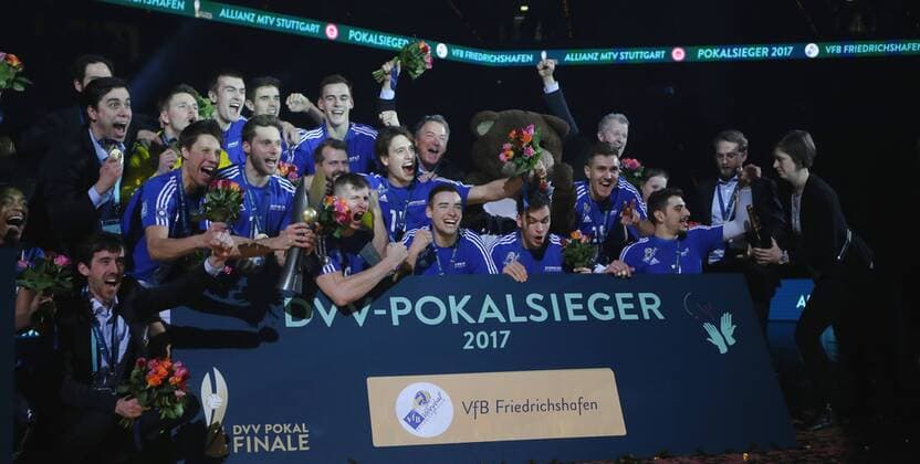 Mannheim Volleyball DVV-Pokalfinale 2017,VfB Friedrichshafen vs. Berlin Recycling Volleys, der VfB Friedrichshafen bei der Siegerehrung
