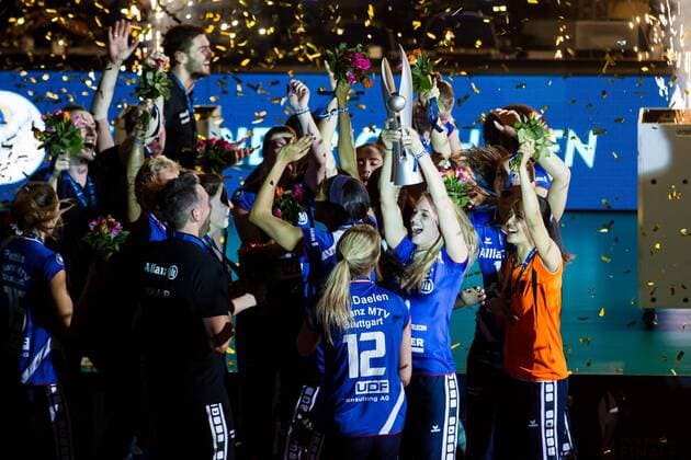 Jubel Stuttgart, vorne: Kim Renkema (5 MTV); DVV-Pokalfinale, SAP-Arena Mannheim Deutschland, 29.01.2017; Partie: VfB Friedrichshafen vs Berlin Recycling Volleys; Mannheim Copyright: xWuechner Eibner-Pressefotox EP_NWR
