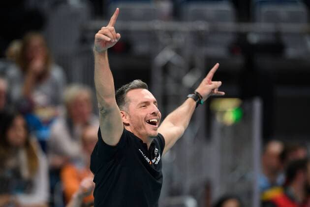 29.01.2017, SAP Arena, Mannheim Volleyball, DVV-Pokal Finale, Schweriner SC vs. Allianz MTV Stuttgart Jubel Guillermo Hernandez (Trainer Coach Stuttgart)