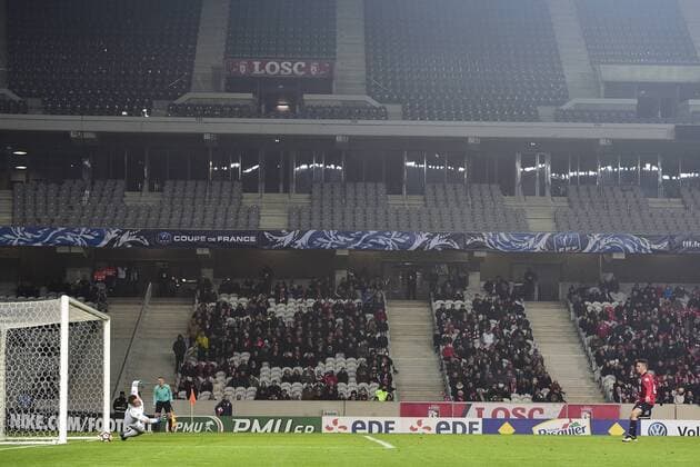 CORCHIA Sebastien (Losc) vs Maxime Dupe (Nantes) - Fussball Frankreich, Coupe de France, Lille OSC vs. FC Nantes - 31 01 2017 JBAutissier Panoramic 