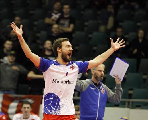 Deutschland - Rüsselsheim am Main - 31.01.2017 Volleyball - Hessen - CEV Champions League - Herren Saison 2016 2017 United Volleys Rheinmain (blau) - Crvena Zvezda BEOGRAD (ws) v.l. Florian Ringseis (RheinMain 1) United Volleys Rheinmain - Crvena Zvezda BEOGRAD