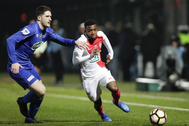 Fußball, Coupe de France, Chambly - AS Monaco Thomas Lemar (Monaco) vs Thibault Jacques (Chambly) FOOTBALL : FC Chambly vs AS Monaco - Coupe de France - 01 02 2017 GwendolineLeGoff Panoramic 