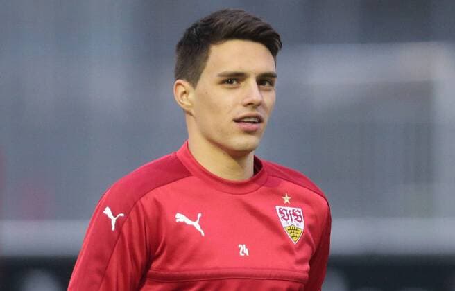 Stuttgart , Training VfB Stuttgart , Josip Brekalo