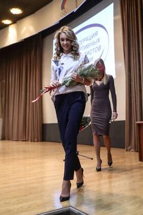Verleihung Russischer Sportpreis MOSCOW, RUSSIA - FEBRUARY 2, 2017: Five-time Olympic synchronized swimming Synchronschwimmen champions Natalia Ishchenko (front) attends the 2016 Silver Doe awards ceremony at the Russian Olympic Committee (ROC) building. The award was established by Russia s Federation of Sports Journalists and is presented annually to outstanding sportsmen and coaches. SergeiSavostyanov TASS  TS03FBE3