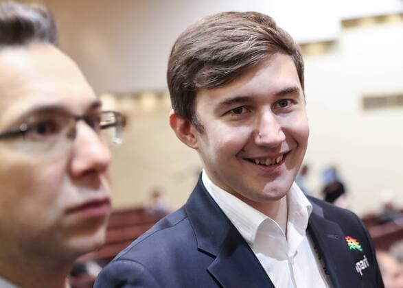 Verleihung Russischer Sportpreis MOSCOW, RUSSIA - FEBRUARY 2, 2017: Russian chess grandmaster Sergey Karjakin (R) attends the 2016 Silver Doe awards ceremony at the Russian Olympic Committee (ROC) building. The award was established by Russia s Federation of Sports Journalists and is presented annually to outstanding sportsmen and coaches. SergeiSavostyanov TASS  TS03FBE6