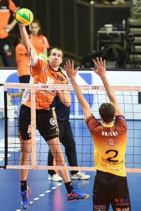Volleyball, Herren, Saison 2016 17 CEV Champions League, 4. Spieltag, BR Volleys - Dukla Liberec, Wouter ter Maat (Nr. 16, Berlin Recycling Volleys), Tomas Krisko (Nr. 2, Dukla Liberec), 02.02.17,