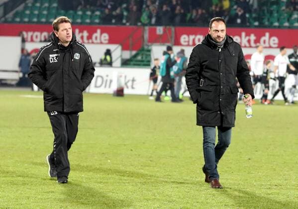 03.02.2017 - Fussball - Saison 2016 2017 - 2. Fussball - Bundesliga - 19. Spieltag: SpVgg Greuther Fürth Fuerth - Hannover 96 H96 - DaMa - Daniel Stendel (Trainer Hannover 96 ) Christian Möckel Moeckel (Sportlicher Leiter Hannover 96 ) vor Spielbeginn