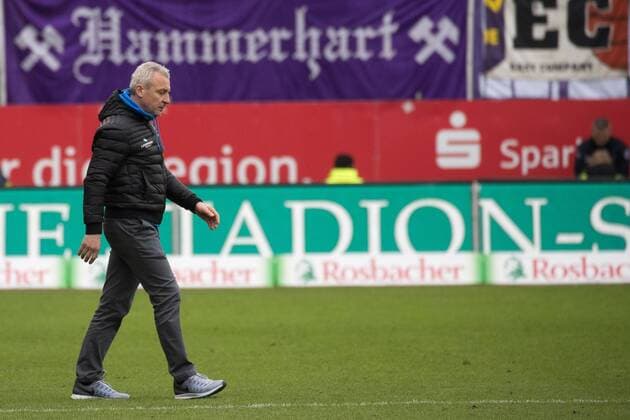 Pavel Dotchev (Trainer, Cheftrainer, Aue), enttäuscht schauend, Enttäuschung, Frustration, disappointed, pessimistisch, Fussball, 2.Bundesliga, SV Sandhausen - FC Erzgebirge Aue, xozx