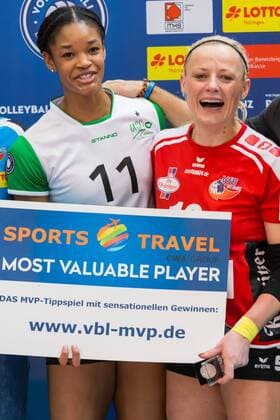 v.li.: Erica Wilson (USC Münster, 11), Miloslava Lauerova (VfB Suhl Lotto Thüringen, 13); Most Valuable Player, Volleyball, Volleyball-Bundesliga Frauen, VfB Suhl Lotto Thüringen - USC Münster, xprx