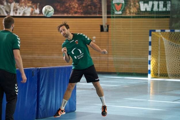 Handball HBL Berlin 29.09.2016 FUECHSE TOWN ( FÜCHSE TOWN ) Trainigszentrum der Fuechse Berlin im Stadtbezirk Hohenschoenhausen FUSSBALLTENNIS Silvio HEINEVETTER 12 TW Fuechse