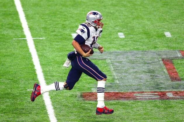 HOUSTON, TX - FEBRUARY 05: New England Patriots quarterback Tom Brady (12) runs with the ball during the second half of Super Bowl LI on February 5, 2017, at NRG Stadium in Houston, TX. (Photo by Rich Graessle Icon Sportswire) NFL American Football Herren USA FEB 05 Super Bowl LI - Falcons v Patriots Icon020517039751 EDITORIAL USE ONLY