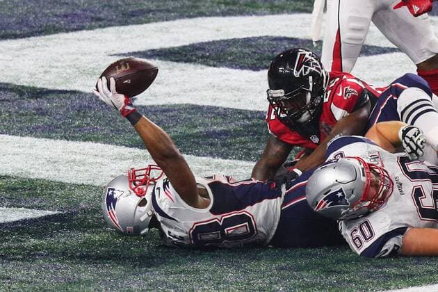 HOUSTON, TX - FEBRUARY 05: New England Patriots running back James White (28) scores a touchdown during the second half of Super Bowl LI on February 5, 2017, at NRG Stadium in Houston, TX. (Photo by Rich Graessle Icon Sportswire)) NFL American Football Herren USA FEB 05 Super Bowl LI - Falcons v Patriots Icon020517035651 EDITORIAL USE ONLY