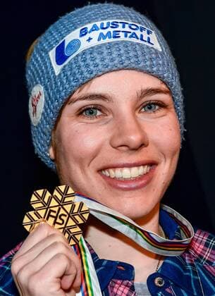 07, St. Moritz, SUI, FIS Weltmeisterschaften Ski Alpin, St. Moritz 2017, Super G, Damen, Siegerehrung, im Bild Nicole Schmidhofer (AUT, Weltmeisterin) Nicole Schmidhofer (AUT, Weltmeisterin) during the winner ceremony for the ladie s SuperG of the FIS Ski World Championships 2017. St. Moritz, Switzerland on 2017 02 07. St. Moritz EP_eri