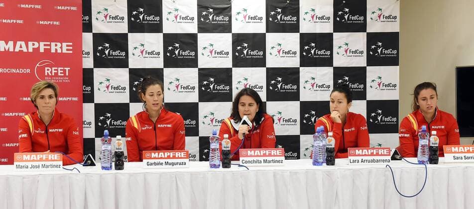 From left tennis players Maria Jose Martinez, Gabrine Muguruza, captain Conchita Martinez, Lara Arruabarrena and Sara Sorribes from Spain during the press conference PK Pressekonferenz prior to first round 2017 Fed Cup in Ostrava, Czech Republic, February 8, 2017. (CTKxPhoto JaroslavxOzana) CTKPhotoP201702080509601  jao 3