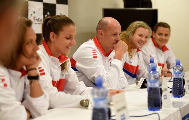 From left Czech tennis players Barbora Strycova, Karolina Pliskova, non-playing captain Petr Pala, Katerina Siniakova, Lucie Safarova speak during the press conference PK Pressekonferenz prior to the first round 2017 Fed Cup in Ostrava, Czech Republic, February 8, 2017. (CTKxPhoto JaroslavxOzana) CTKPhotoP201702080747401  jao 5