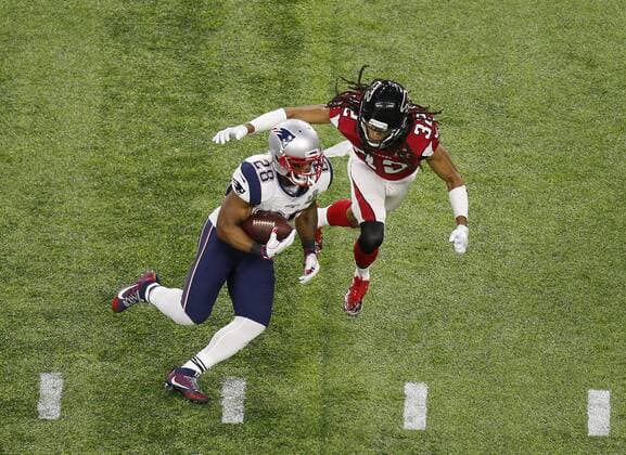 February 05, 2017 New England Patriots wide receiver Julian Edelman (11) carries the ball during Super Bowl LI between the New England Patriots and the Atlanta Falcons at NRG Stadium in Houston, Texas. CSM NFL American Football Herren USA 2017: Super Bowl LI FEB 05 - ZUMAc04_ 20170205_zaf_c04_377 Copyright: xCharlesxBausx