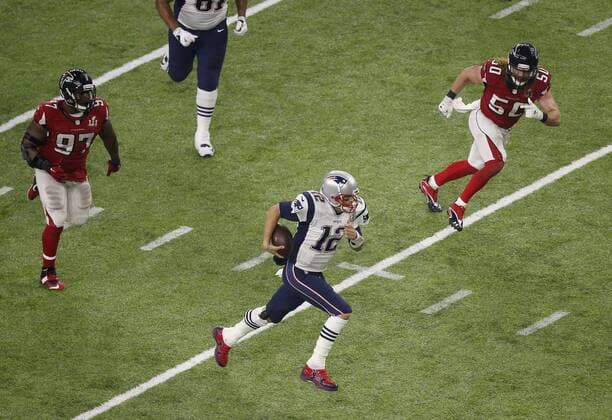 February 05, 2017 New England Patriots quarterback Tom Brady (12) scrambles with the ball on 3rd down during Super Bowl LI between the New England Patriots and the Atlanta Falcons at NRG Stadium in Houston, Texas. CSM NFL American Football Herren USA 2017: Super Bowl LI FEB 05 - ZUMAc04_ 20170205_zaf_c04_422 Copyright: xCharlesxBausx