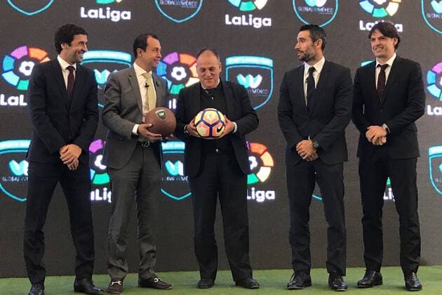February 9, 2017 - Mexico - EUM20170209DEP05.JPG.CIUDAD DE MEXICO SoccerFutbol-Liga Espanola.- Los ex jugadores del Real Madrid, Raul Gonzalez, Fernando Sanz, Fernando Morientes; Javier Tebas, presidente de la Liga Espanola, y otros en la presentacion de las oficinas de la Liga Espanola de futbol en Mexico, 9 de febrero de 2017.  - ZUMAu78_ 20170209_zaf_u78_009 Copyright: xElxUniversalx