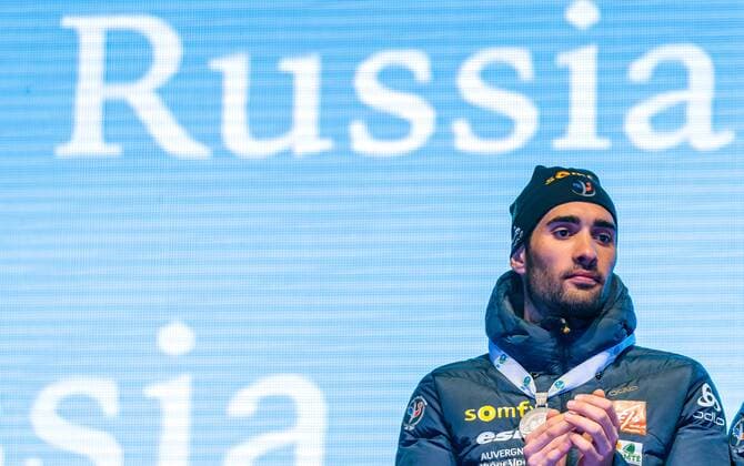 09.02.2017, Biathlonarena, Hochfilzen, AUT, IBU Weltmeisterschaften Biathlon, Hochfilzen 2017, Mixed Staffel, Siegerehrung, im Bild Silber Medaillen Gewinner: Martin Fourcade (FRA) mit den Schriftzug Russia (Russland) Silver Medalist: Martin Fourcade (FRA) with Letters Russia during winner ceremony of the Mixed Relay of the IBU Biathlon World Championships at the Biathlonarena in Hochfilzen, Austria on 2017 02 09. Hochfilzen  EP_fei  