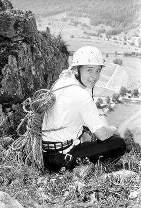 Die alpinen DSV Damen beim Ausgleichssport, Katja Seizinger versucht sich im Bergsteigen