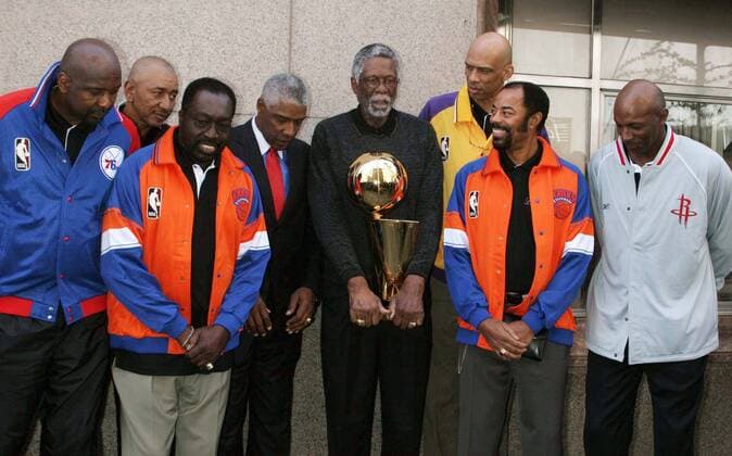 Apr. 21, 2005 - New York, New York, U.S. - K42815JBB NBA Basketball Herren USA LEGENDS TO LAUNCH 2005 DESTINATION FINALS TOUR WITH PROCESSION DOWN FIFTH AVENUE NEW YORK New York 04-21-2005. - 2005.JULIUS ERVING DR. J. BILL RUSSELL KAREEM ABDUL-JABBAR WALT FRAZIER CLYDE DREXLER NBA JBB - ZUMAba9_ 77244856st Copyright: xJohnxBarrettx