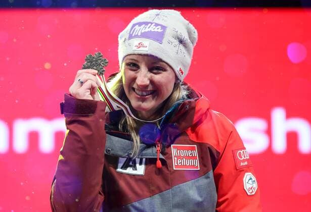 ALPINE SKIING - FIS Ski WC St. Moritz SANKT MORITZ,SWITZERLAND,10.FEB.17 - ALPINE SKIING - FIS Alpine World Ski Championships, alpine combined, ladies, award ceremony. Image shows the rejoicing of Michaela Kirchgasser (AUT). GEPAxpictures xChristianxWalgram