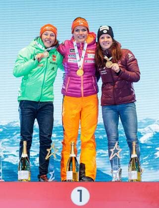 10.02.2017, Biathlonarena, Hochfilzen, AUT, IBU Weltmeisterschaften Biathlon, Hochfilzen 2017, Sprint Frauen, Siegerehrung, im Bild Laura Dahlmeier (GER, 2. Platz, Silber Medaille), Siegerin und Weltmeisterin Gabriela Koukalova (CZE), Anais Chevalier (FRA, 3. Platz Bronze Medaille) 2nd placed and Silver Medailist Laura Dahlmeier of Germany Winner and World Champion Gabriela Koukalova of Czech Republic 3rd placed and Bronze Medalist Anais Chevalier of France during Winner Ceremony of the Ladies Sprint of the IBU Biathlon World Championships at the Biathlonarena in Hochfilzen, Austria on 2017 02 10. -Pressefoto Hochfilzen EP_fei