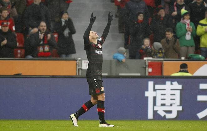 Leverkusen, Bayarena, 11.02.17: Javier Hernandez Chicharito (Bayer 04 Leverkusen) jubelt über sein 2:0 Tor im Spiel der 1. Bundesliga zwischen Bayer 04 Leverkusen vs. Eintracht Frankfurt in der Saison 2016 2017.
