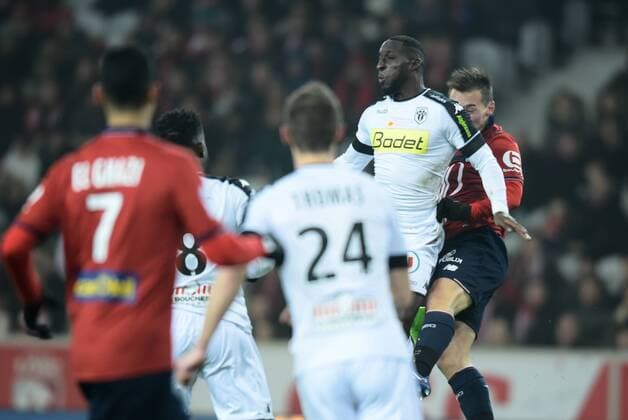 Issa Cissokho ( Angers ) - Eric Bautheac ( Lille ) FOOTBALL : Lille OSC vs SCO Angers - Ligue 1 - Lille - 11 02 2017 FedericoPestellini Panoramic 