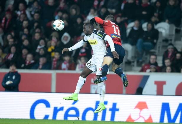 Issa Cissokho ( Angers ) - Eric Bautheac ( Lille ) FOOTBALL : Lille OSC vs SCO Angers - Ligue 1 - Lille - 11 02 2017 FedericoPestellini Panoramic 