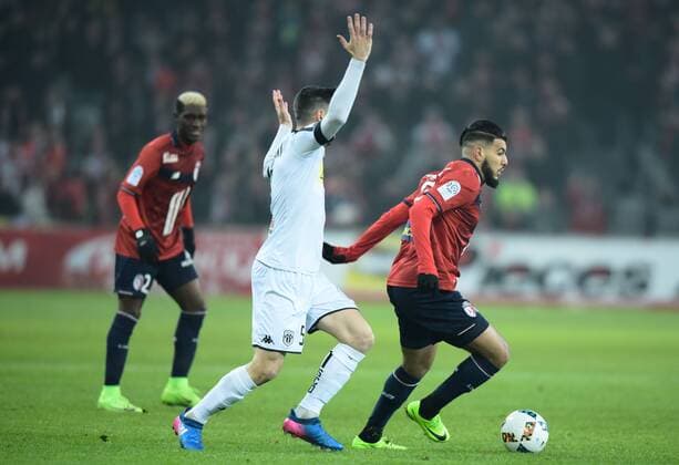 Fares Bahlouli ( Lille ) - Thomas Mangani ( Angers ) FOOTBALL : Lille OSC vs SCO Angers - Ligue 1 - Lille - 11 02 2017 FedericoPestellini Panoramic 