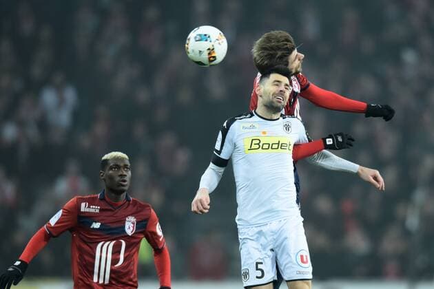 Xeka ( Lille ) - Thomas Mangani ( Angers ) FOOTBALL : Lille OSC vs SCO Angers - Ligue 1 - Lille - 11 02 2017 FedericoPestellini Panoramic 