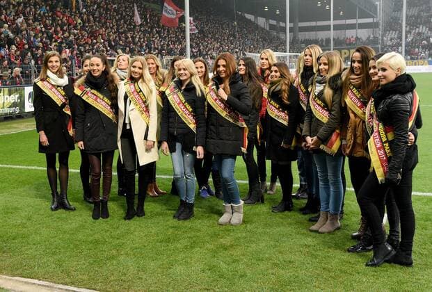 12.02.2017, xfux, Fussball 1.Bundesliga, SC Freiburg - 1. FC Koeln, emspor, v.l. Anwaerterinnen fuer die Miss Germany Wahl Miss Deutschland 2017, Frauen, Maedels, Maedchen, schoen, Schoenheiten Freiburg