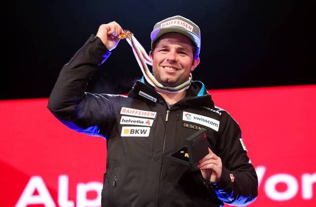 Ski Alpin, WM in St. Moritz, Siegerehrung Abfahrt der Herren ALPINE SKIING - FIS Ski WC St. Moritz SANKT MORITZ,SWITZERLAND,12.FEB.17 - ALPINE SKIING - FIS Alpine World Ski Championships, downhill, men, award ceremony. Image shows Beat Feuz (SUI). Keywords: medal. GEPAxpictures xMarioxKneisl
