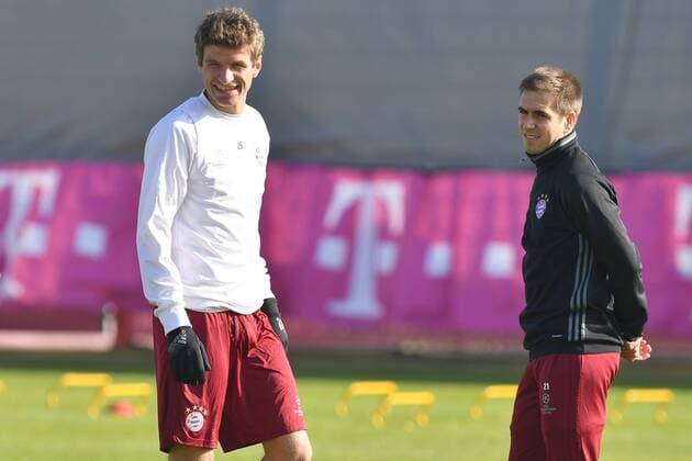 v.li:Thomas MUELLER (MÜLLER,Bayern Muenchen),Philipp LAHM (Bayern Muenchen). Abschlusstraining FC Bayern Muenchen vor dem Champions League Spiel gegen Arsenal London. Trainingsgelaende an der Saebener Strasse, Fussball,am 14.02.2017.