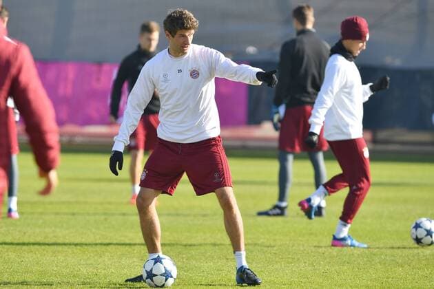 Thomas MUELLER (MÜLLER,Bayern Muenchen) am Ball,Aktion. Abschlusstraining FC Bayern Muenchen vor dem Champions League Spiel gegen Arsenal London. Trainingsgelaende an der Saebener Strasse, Fussball,am 14.02.2017.